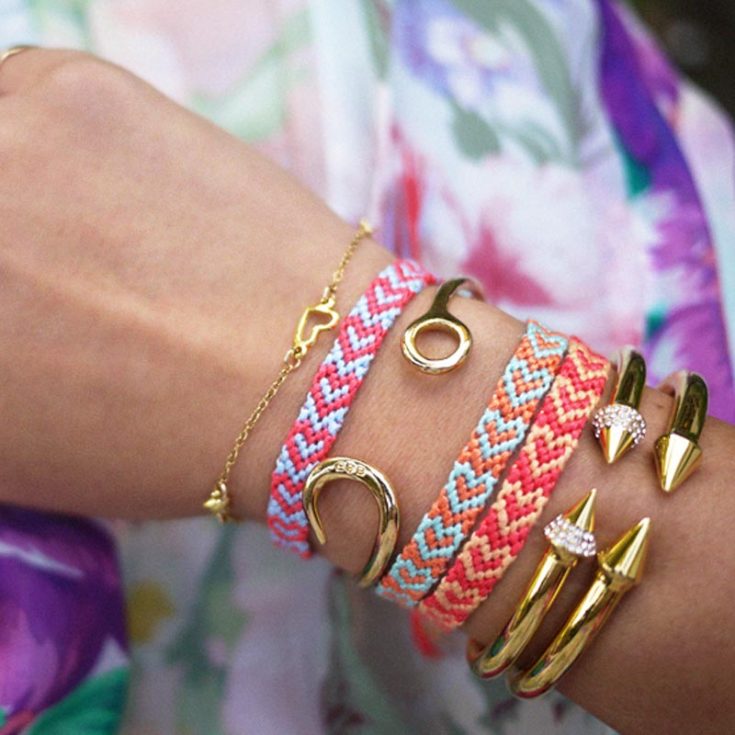 Learn how to make these classic friendship bracelets with a simple heart motif! Craft them with candy-colored embroidery floss, and you'll have the sweetest bracelets to gift your friends as a token of love.