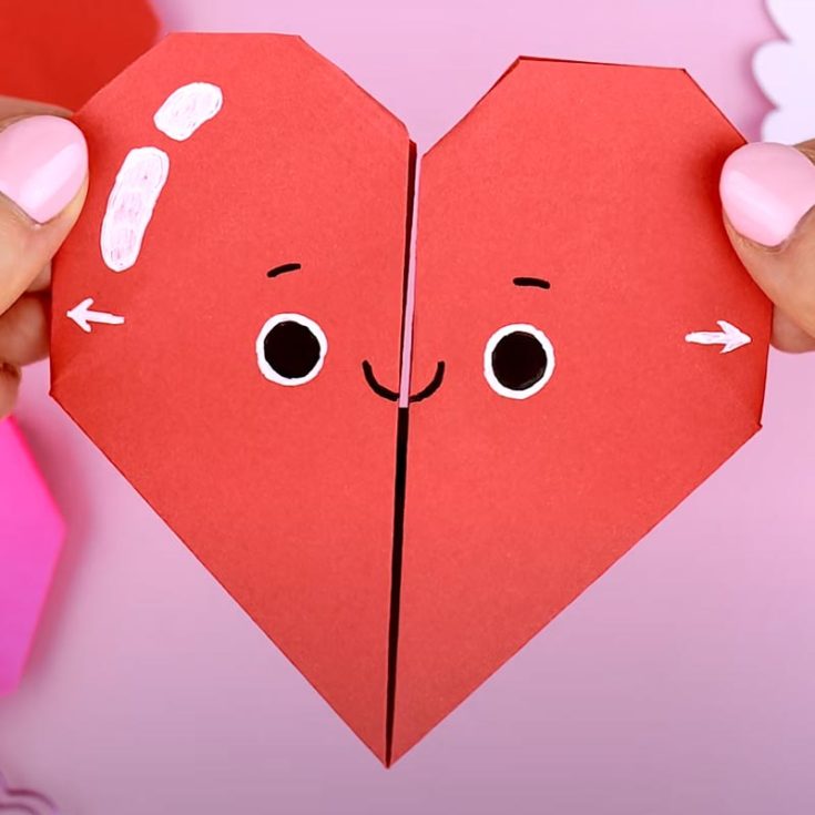 While this may look like a normal origami heart, it has a tiny compartment for you to send secret messages to your loved ones! Make your own small heart with this tutorial.