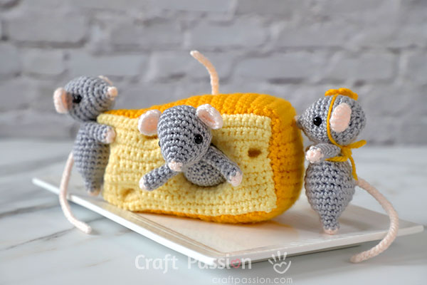 how to crochet cheese wedge