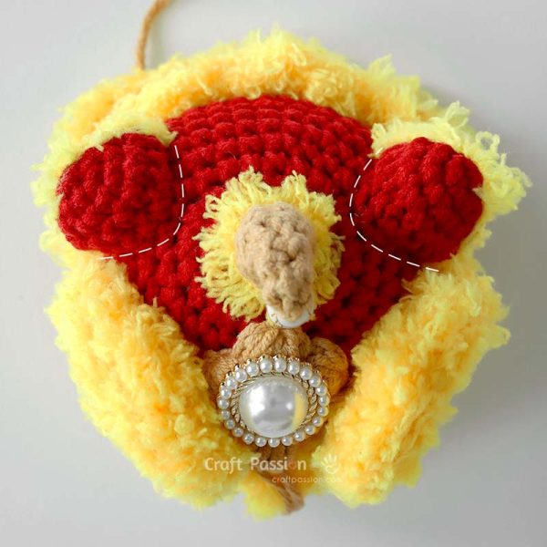 how to crochet lion keychain - attaching the ears