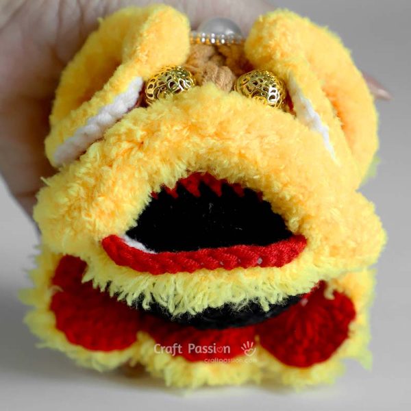 how to crochet lion keychain - the mouth