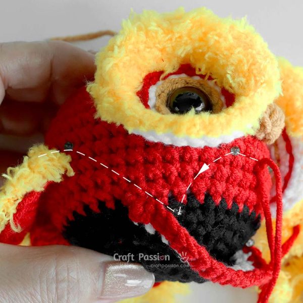how to crochet lion keychain - stitching the beard