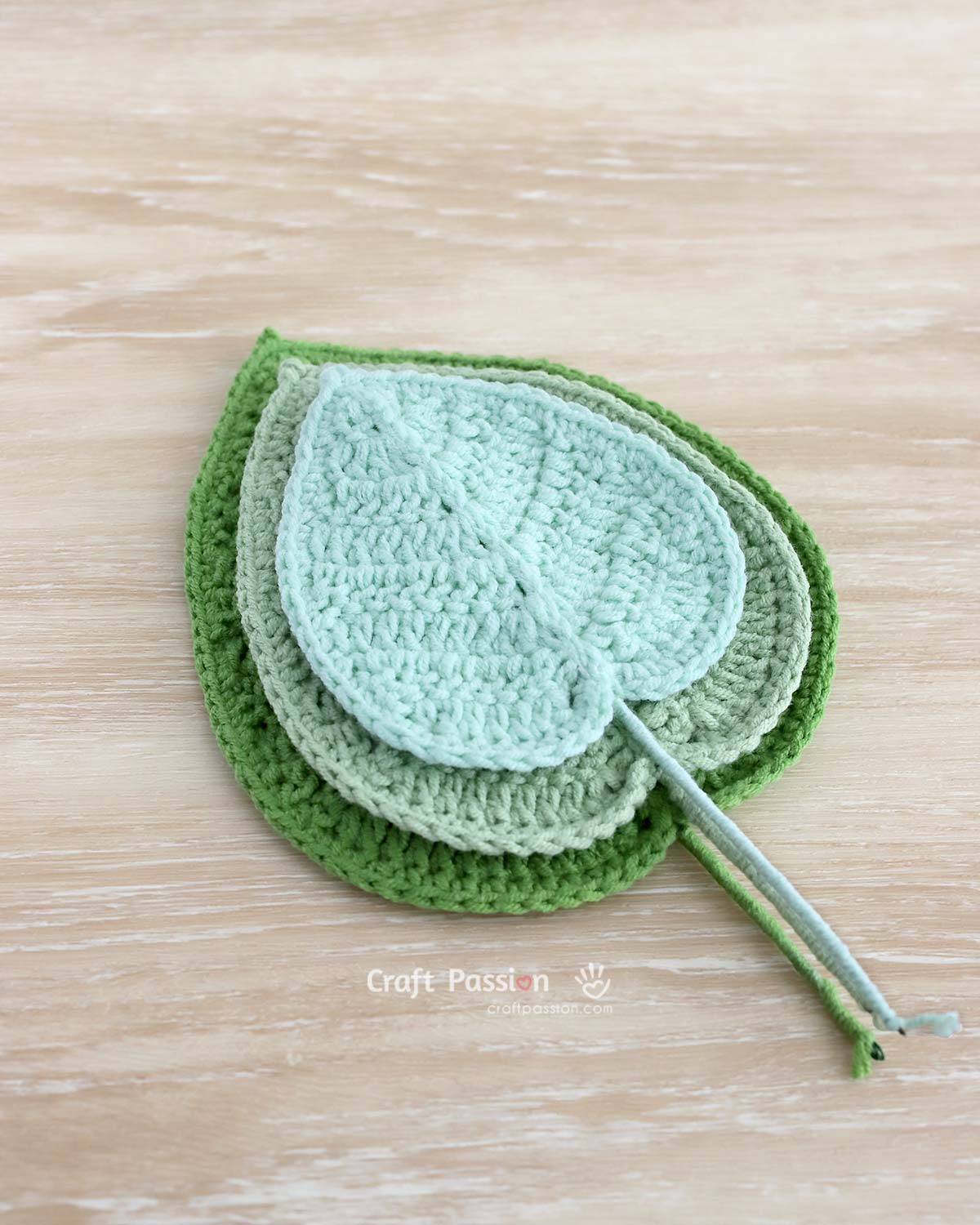 how to crochet heart shape leaf Large medium and small heart-shaped crochet leaves