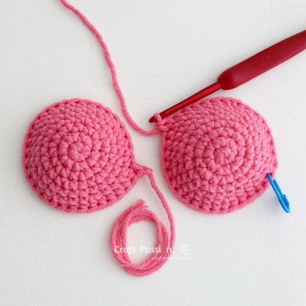 how to crochet plump heart 1 how to crochet amigurumi heart
Step 1: Crochet the Two Top Bumps