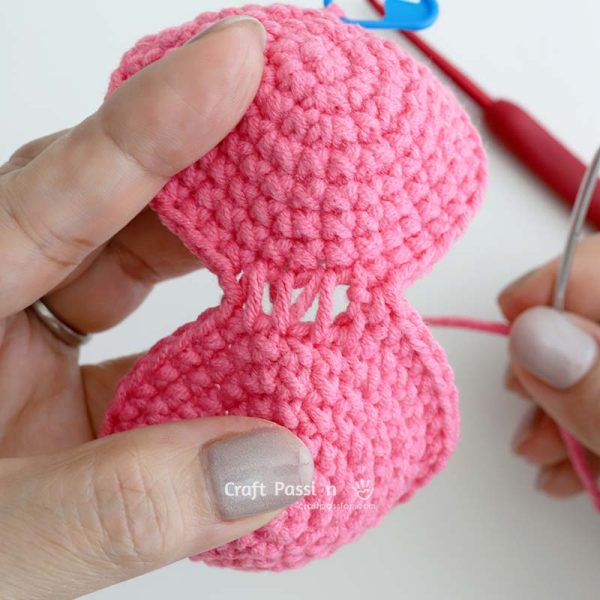 how to crochet plump heart 4 how to crochet amigurumi heart
Step 4: Close the Gap Between the Bumps