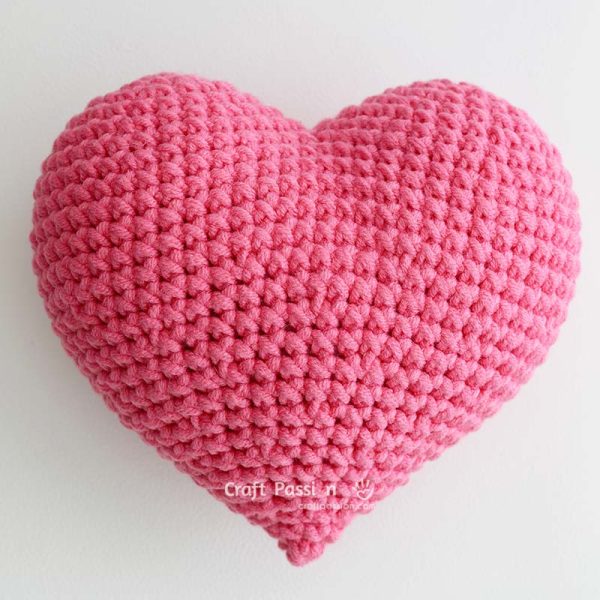 how to crochet plump heart 7 how to crochet amigurumi heart
Step 7: Finish the Tip