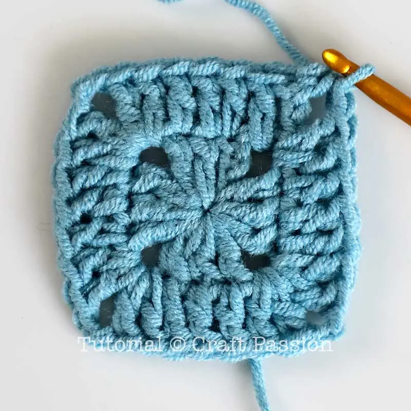crochet solid granny square round 2