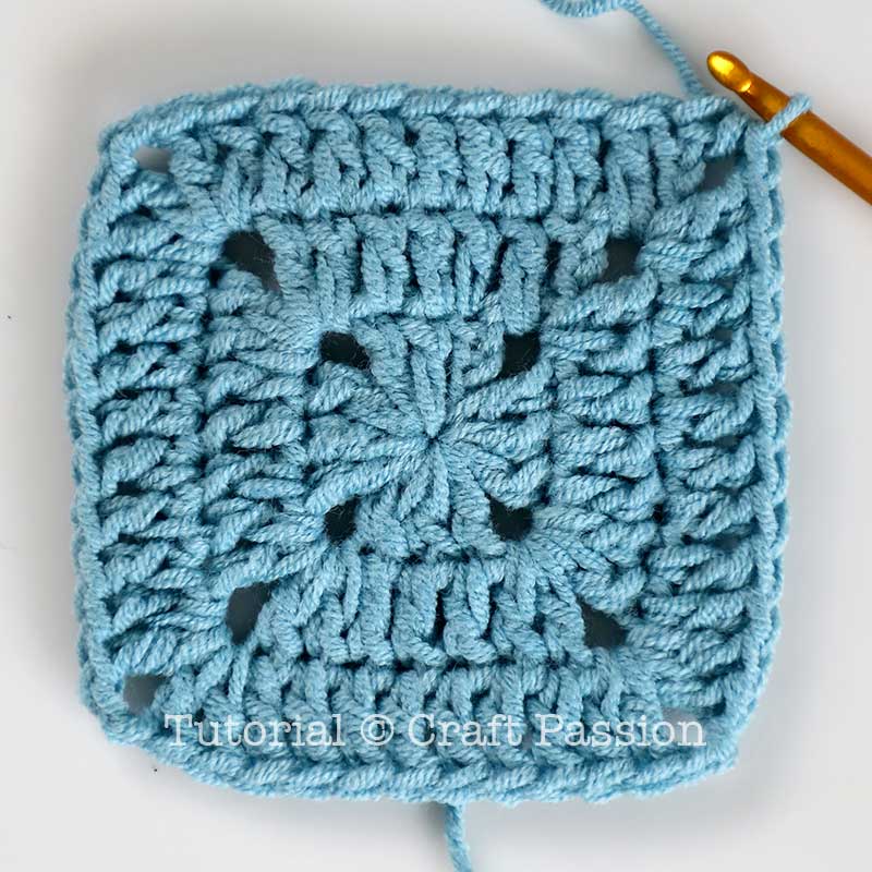 crochet solid granny square round 3