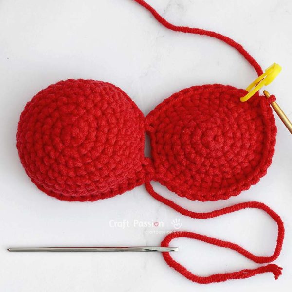 Joining Bump 1 and Bump 2 to form the top of the crochet heart