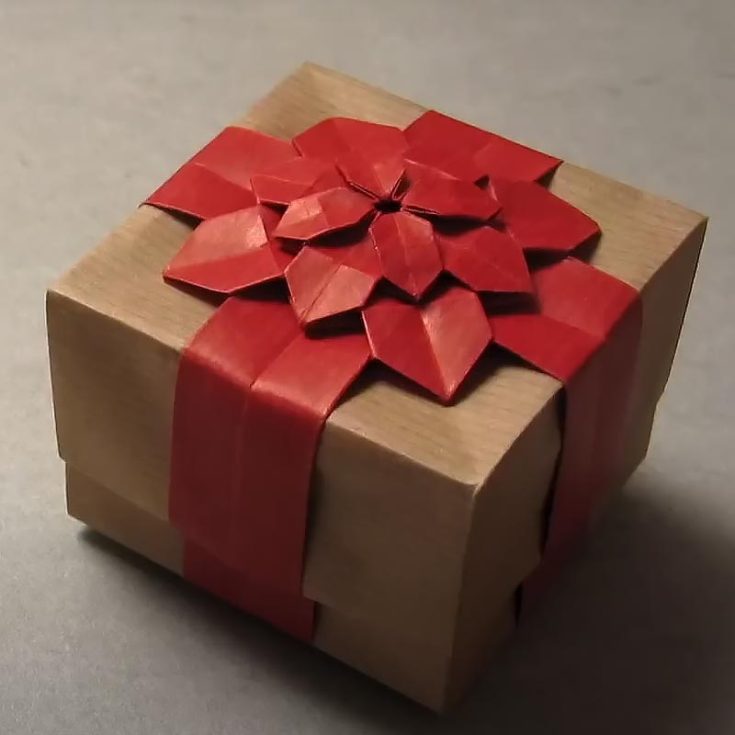 This amazing pattern features a spectacular origami hydrangea ribbon design. Try it out with double sided origami paper for the best results and surprise your friends with this astounding gift box!