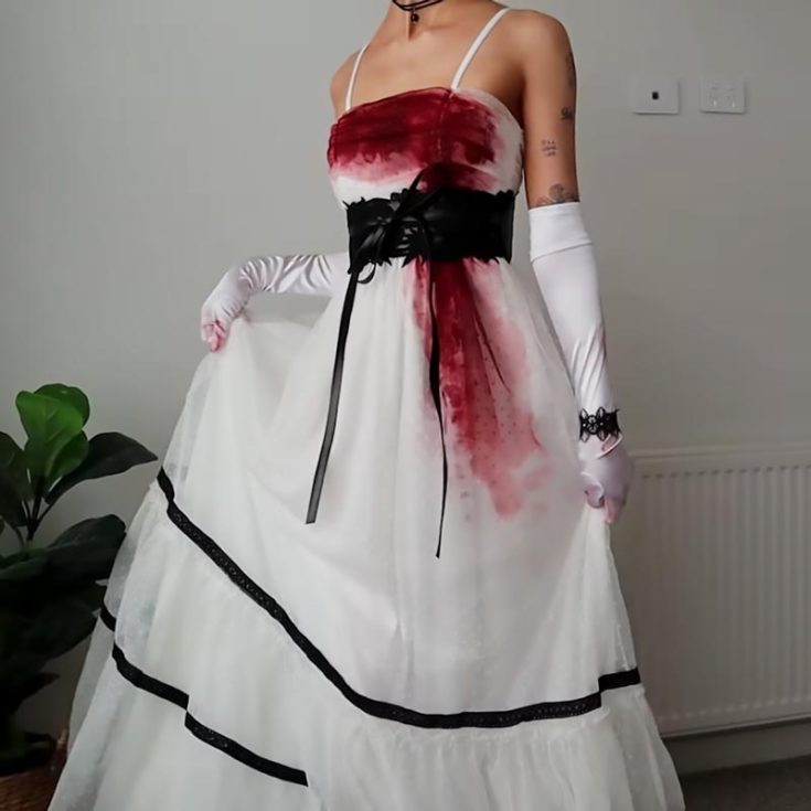 If you love all of Jennifer Check's outfits, this one is just for you! It's so simple yet gorey at the same time. Whether you wear her bloody prom dress or cheerleader outfit, pick your favorites in this YouTube video.