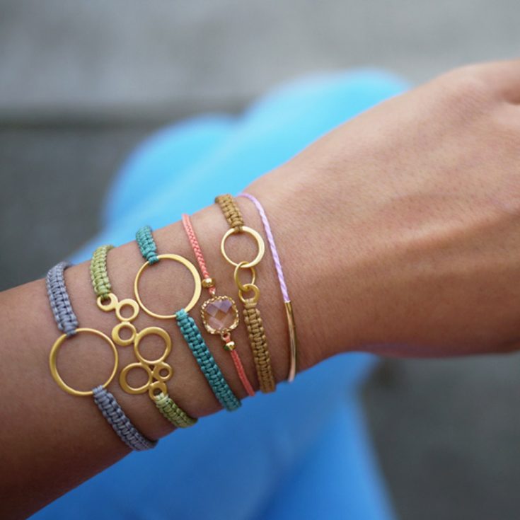Check out this fantastic macrame bracelet that is made with the simple Square and Lark's Head Knot technique! If you're a newbie and are unfamiliar with these terms, don't worry! This tutorial will guide you through and through on how you can craft these bracelets easily!