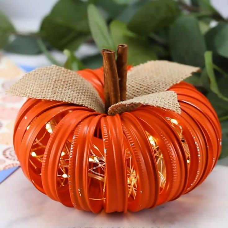 These are cute and easy crafts for you and your family to try. They serve as easy Halloween decor while still looking fabulous. Use regular mason jar lids, paint them orange, and watch them become plump and juicy pumpkins!