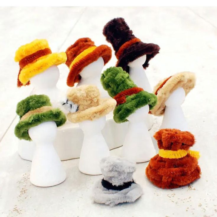 Upgrading your figurines or doll&rsquo;s wardrobe? Craft a whole new collection of fashionable mini hats using pipe cleaners. How about a wizard hat or a top hat? Follow this guide to learn the technique and start crafting your own!