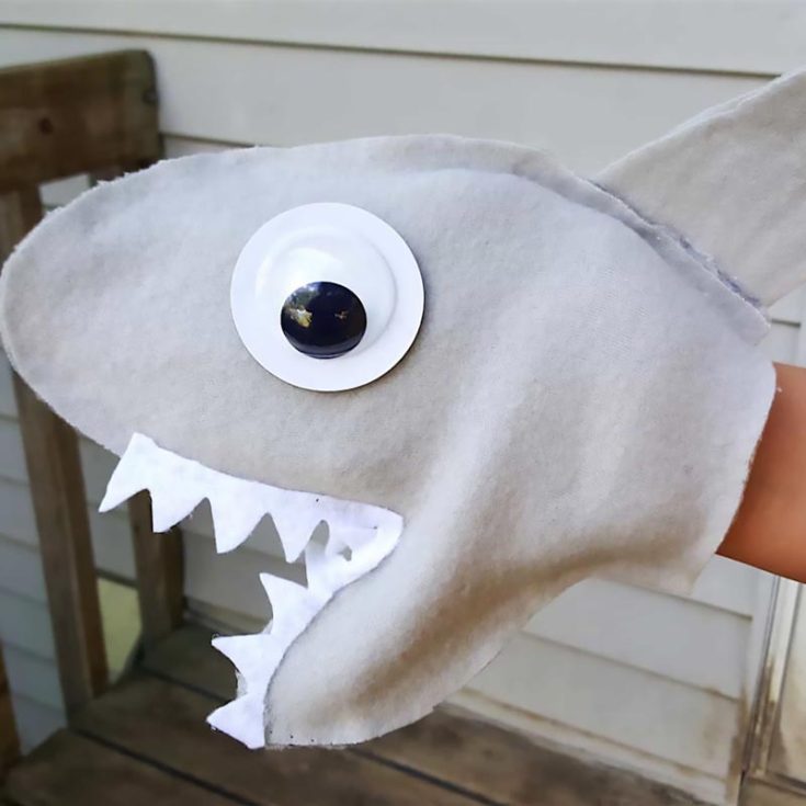 Check out this fun No-Sew Shark Puppet! Make this fantastic shark companion to teach your little ones all the fun facts about this athletic sea creature. It's a fast craft to make and requires no sewing at all.