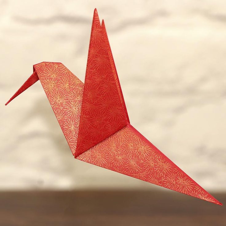 This origami hummingbird is a great decoration for your home garden. Using chiyogami paper, you can add even more vibrant colors that enhance your beautiful garden!