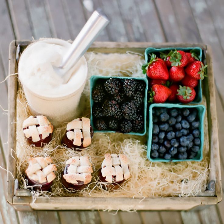 Are you hosting a party soon and want to serve looks? Use this tutorial to make cute little jars that store all kinds of treats. This takes organizing to the next level, making it look appealing, too!