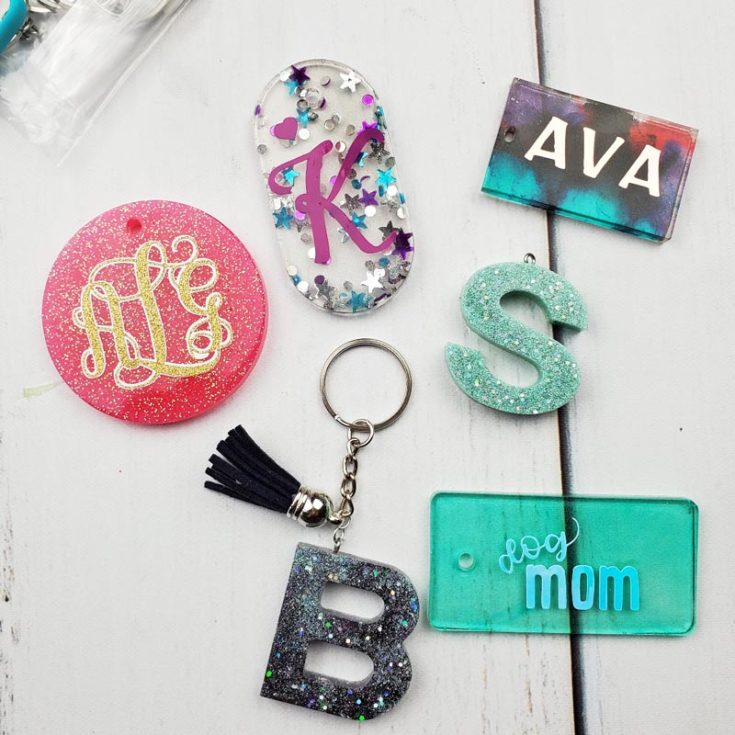 Learn to make these cute resin keychains that can be customized to your design! Whether it be your initials or other design patterns, it'll be a great gift to a friend.