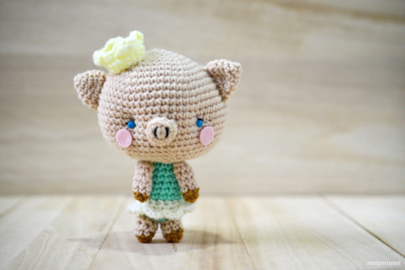 Get the free crochet pig pattern to make the world cutest Amigurumi Pig, Princess P. She is a 5