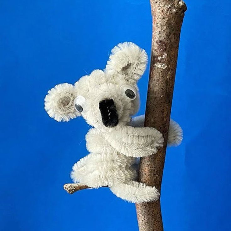 Craft this cute koala bear out of pipe cleaners by following these easy, step-by-step instructions. Perfect for sparking imaginative play or as a cute addition to any Australian-themed craft project.