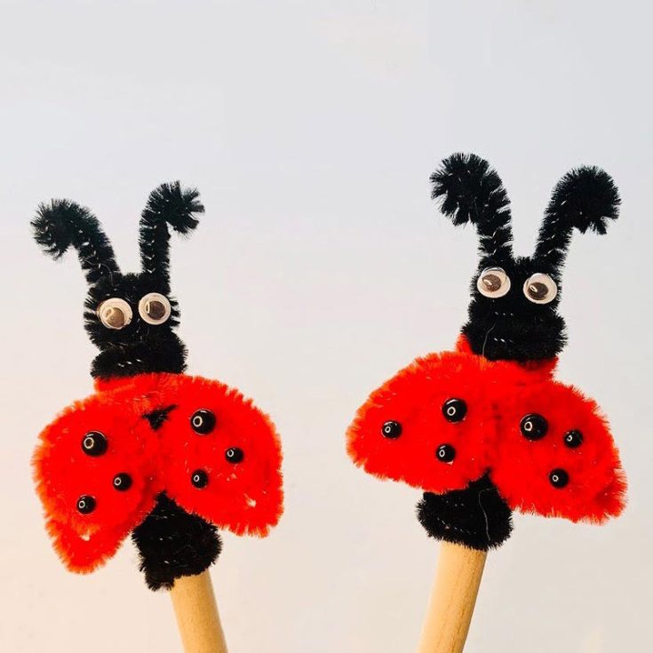What has fuzzy black antennas, bright red spotted wings, and googly eyes? This ladybug pencil topper! Check out this simple video tutorial to start crafting one to brighten up your stationery.