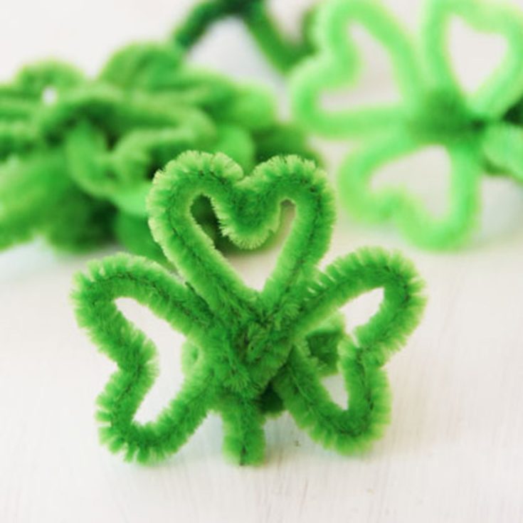 Get lucky with pipe cleaner shamrock rings perfect for St. Patrick's Day celebrations as you walk around with these easy-to-craft pipe cleaner shamrock rings on your fingers for some extra luck.&nbsp;