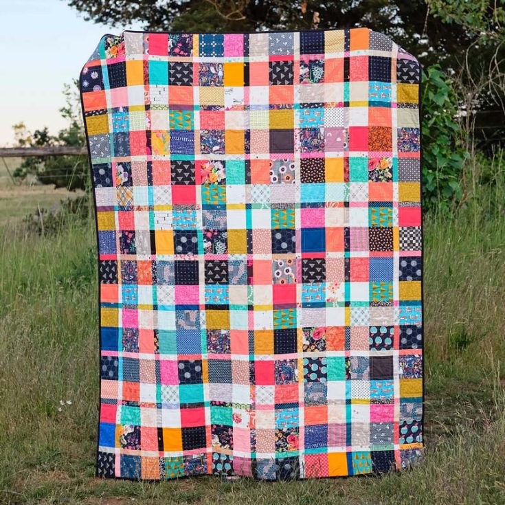 Look at this stunning plaid quilt pattern that will definitely leave an impression! It's the perfect blend of coordination and randomness all in one, making it stand out from other patterns and look so cohesive. Learn to make it by clicking the link below.