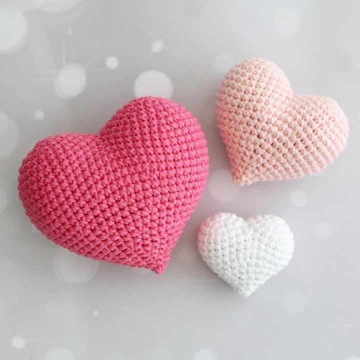 How to crochet a puffy heart amigurumi step by step
