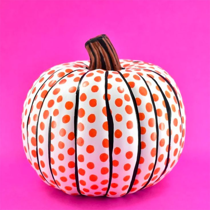 A fan of art? These Roy Lichtenstein-inspired Pop Art Pumpkins will definitely tickle your fancy. They'll make for a really unique fall d&eacute;cor.