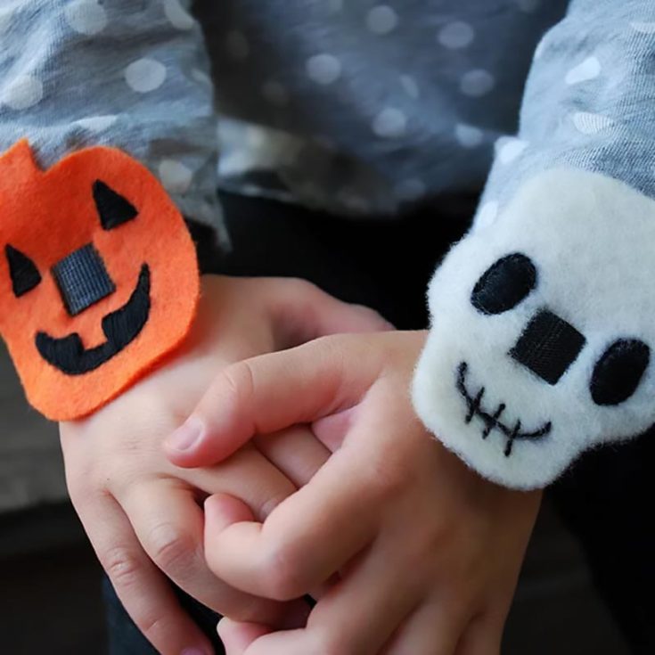 This is especially for the younger audiences that want to get in on the Halloween fun! Make some stick-by-itself bracelets with cute faces of iconic Halloween characters. They are made of felt, which gives them a soft texture!