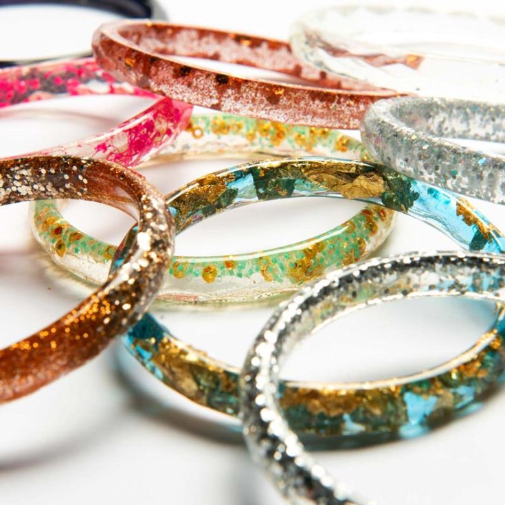 DIY these resin bangles for a customized look and stand out in the crowd with your dazzling bangles! They can be used in festivals, events, or leisure outings with friends.