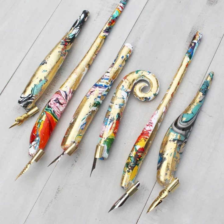Know someone who loves fountain pens and calligraphy? Make them these stunning resin calligraphy oblique holders for a flashy gift!