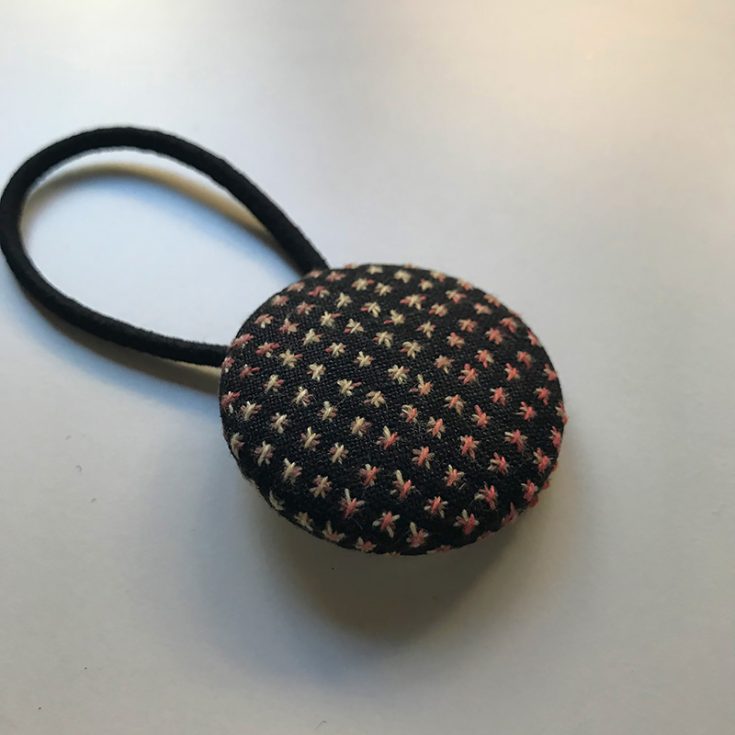 Have a look at this stunning and creative design made by Chiruboru. Instead of creating home decor items with this embroidery method, she made this gorgeous hair tie featuring walnut buttons, simultaneously incorporating a fusion of fashion and crafting.&nbsp;