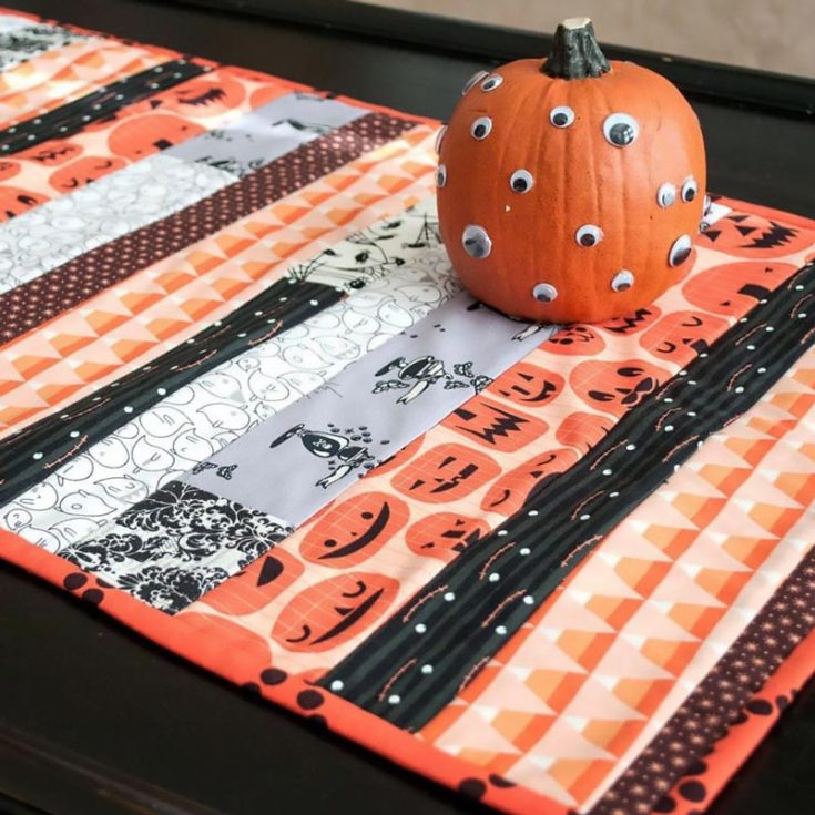 Similar to the quilt runner above, this design is also inspired by the Original Quilt Tutorial. With Halloween approaching around the corner, this design is the perfect to welcome in fall and the spooky spirit indoors! It's super easy to make and scrap-friendly.&nbsp; Table runner size: Adjustable&nbsp;