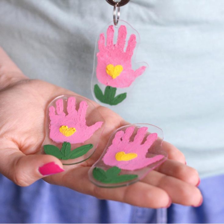 Add a splash of color to Mother&rsquo;s Day crafts with this adorable flower handprint keychain! With only a few simple materials, kids, toddlers, and teenagers can create a personalized keepsake that mommy will cherish forever.