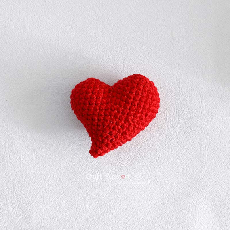 small whimsical heart amigurumi crochet pattern