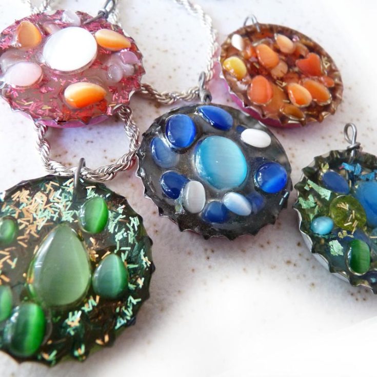 Check out this unique resin pendant craft! It's a great way to upcycle bottle caps and is suitable for kids. Tag your little ones along on this fun adventure!