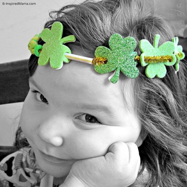 Check out this eco-friendly St. Patrick&rsquo;s Day craft crown for preschoolers and kids! All you would need to prepare are pipe cleaners, straws, beads, and shamrock cutouts.