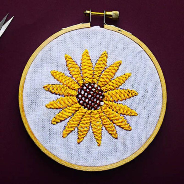 Try out this step-by-step tutorial to create this lovely closed herringbone stitch sunflower design on a warm sunny day. Although this pattern might look daunting initially, it merely repeats three types of stitching.&nbsp;