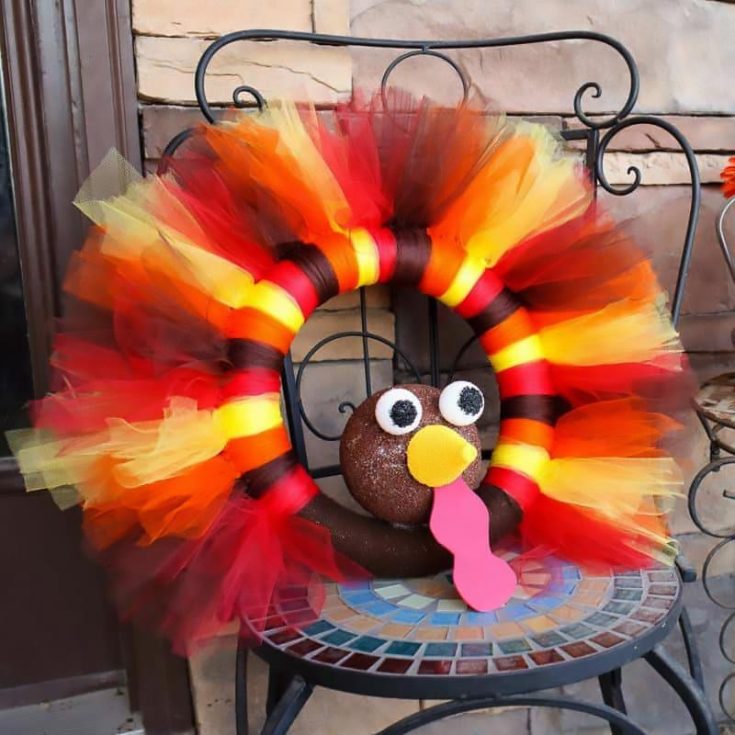 Running out of Thanksgiving decor for your house? Fret not, as we got you covered with this craft! It features a beautiful wreath with vibrant colors to attract the holiday cheer to your doorstep.
