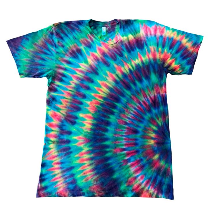 A fan fold is another classic tie dye pattern. There are many variations of it, such as the top fan fold and the side fan fold.