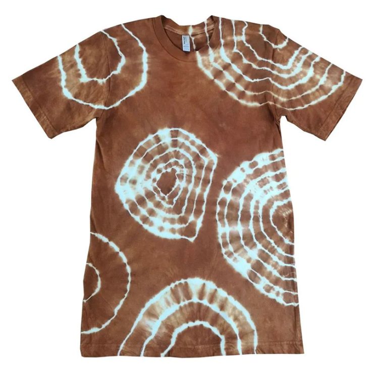 Are you a fan of muted, subdued colors or simple designs? Don't think tie dye isn't for you because we have designs such as these geode-inspired circles. 'Simply' beautiful!