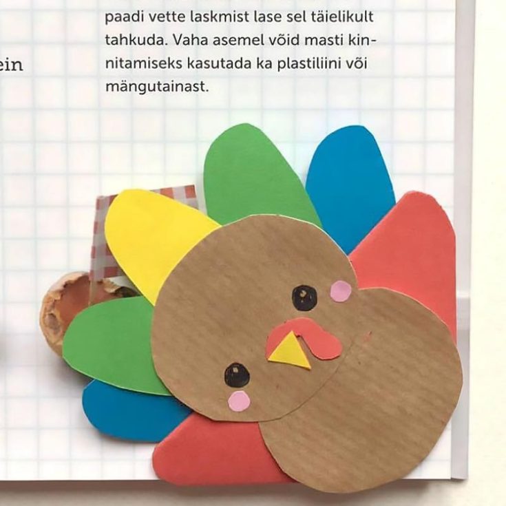 Get ready to say hello to your new book buddy! This craft features another feathery friend showcasing vibrant colors on its feathers. It ensures you always track the pages in your favorite stories.