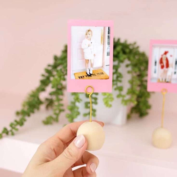 Let&rsquo;s make some magic with this super-cool wooden ball photo holder for Mom! Showcase your favorite memories spent together in style with this DIY project. She can display it on her mantel, the fireplace, or in her home office.