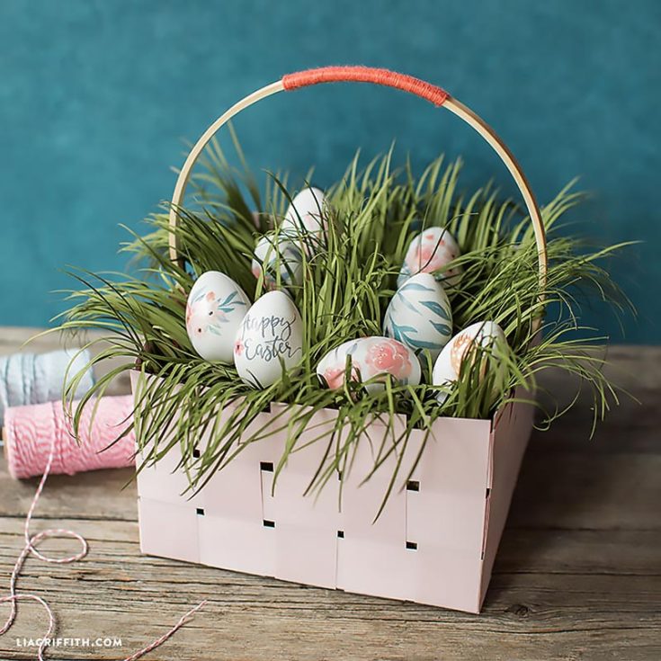 Check out this detailed woven paper basket design you can&rsquo;t miss. This intricate design pattern comes with step-by-step instructions, and to access the template, you would need to sign up for membership to gain access to other crafts as well.&nbsp;